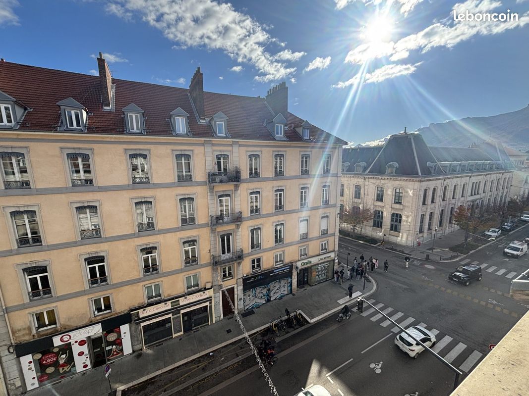 Appartement 3 pièces 70 m² · à Grenoble · 70 m² · 140 000 €