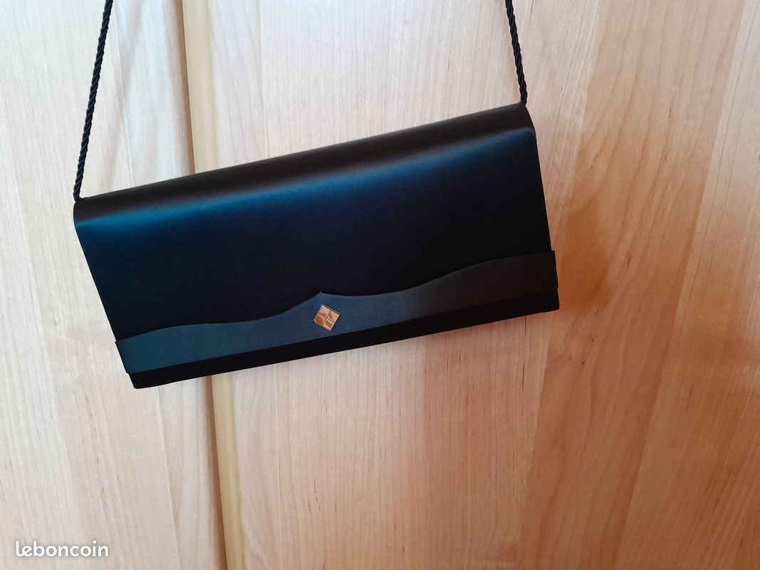 Pochette femme 23 X 10 cm (image 1)