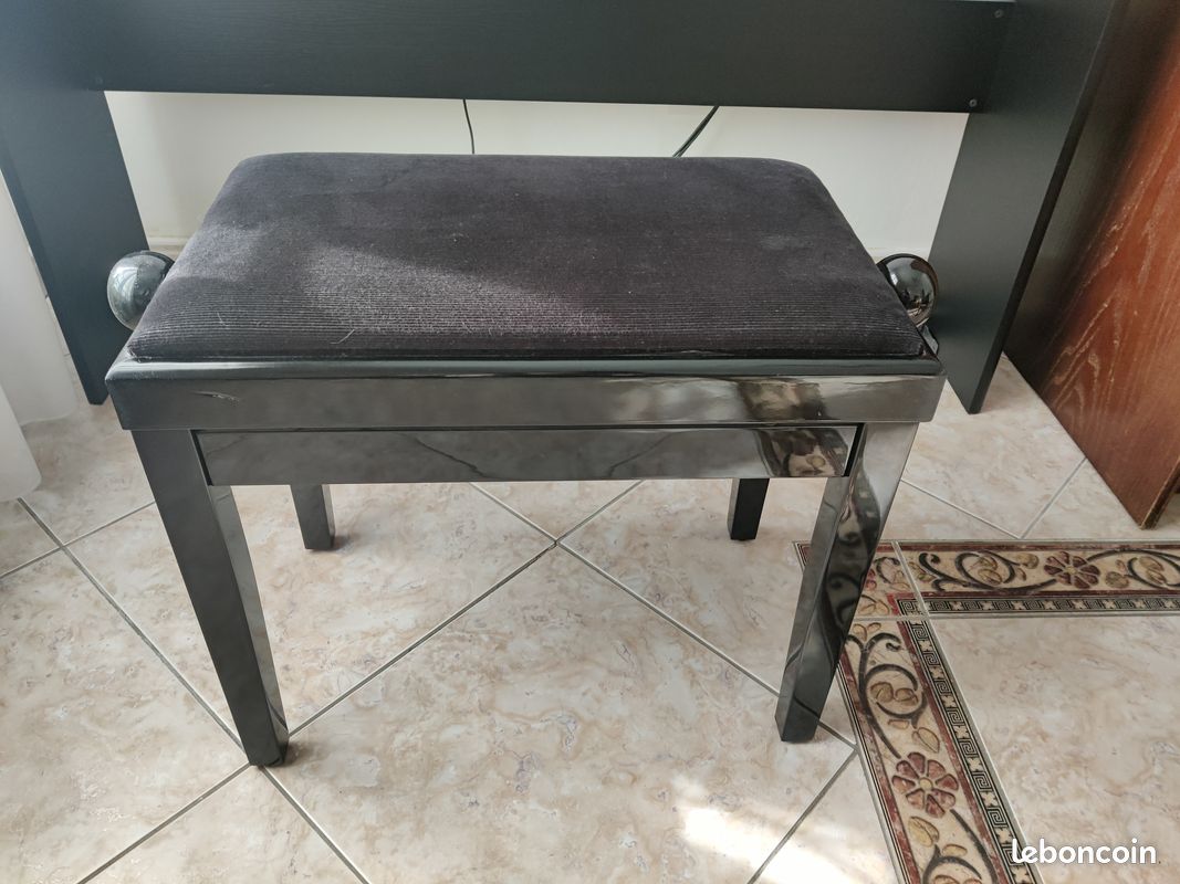 Piano Casio Privia PX 160 + tabouret réglable + housse + meuble + 3 pédales + casque filaire (image 4)