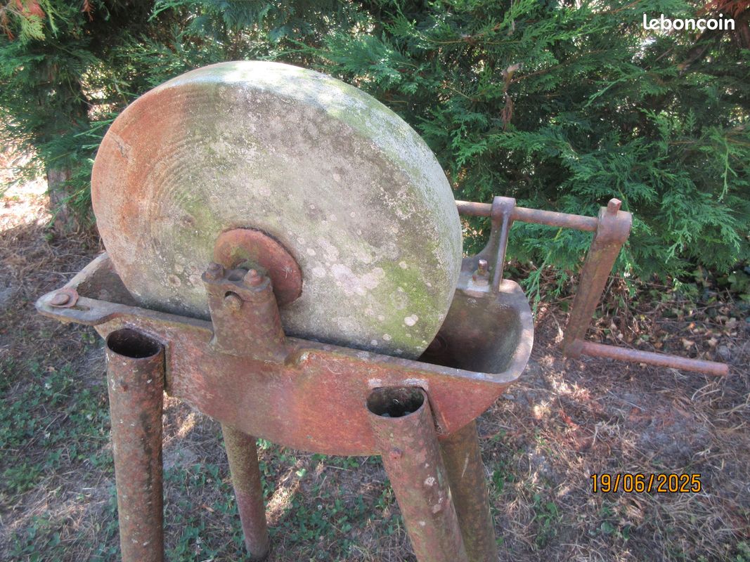 Meule en grès (image 1)