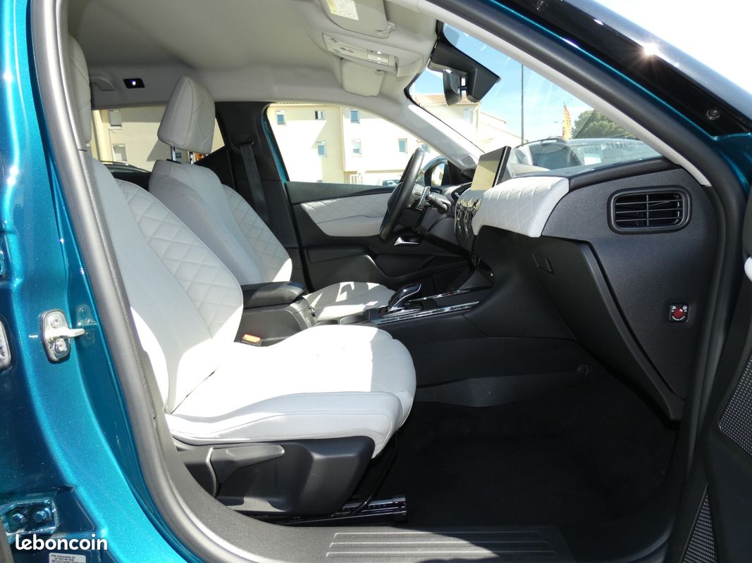DS DS3 CROSSBACK BlueHDi 130 EAT8 Grand Chic (image 17)