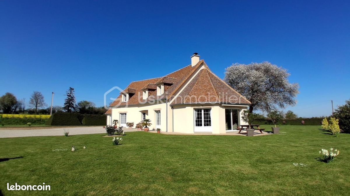 Maison 11 pièces 229 m² · à Saint-Georges-d'Elle · 229 m² · 399 900 €