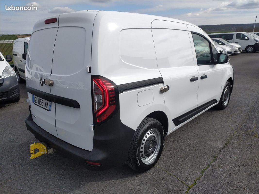 10825 HT - RENAULT Kangoo Van Blue DCI 95 Grand Confort GPS 1,5 L + Attelage - 01/2023 - 85792 kms (image 2)