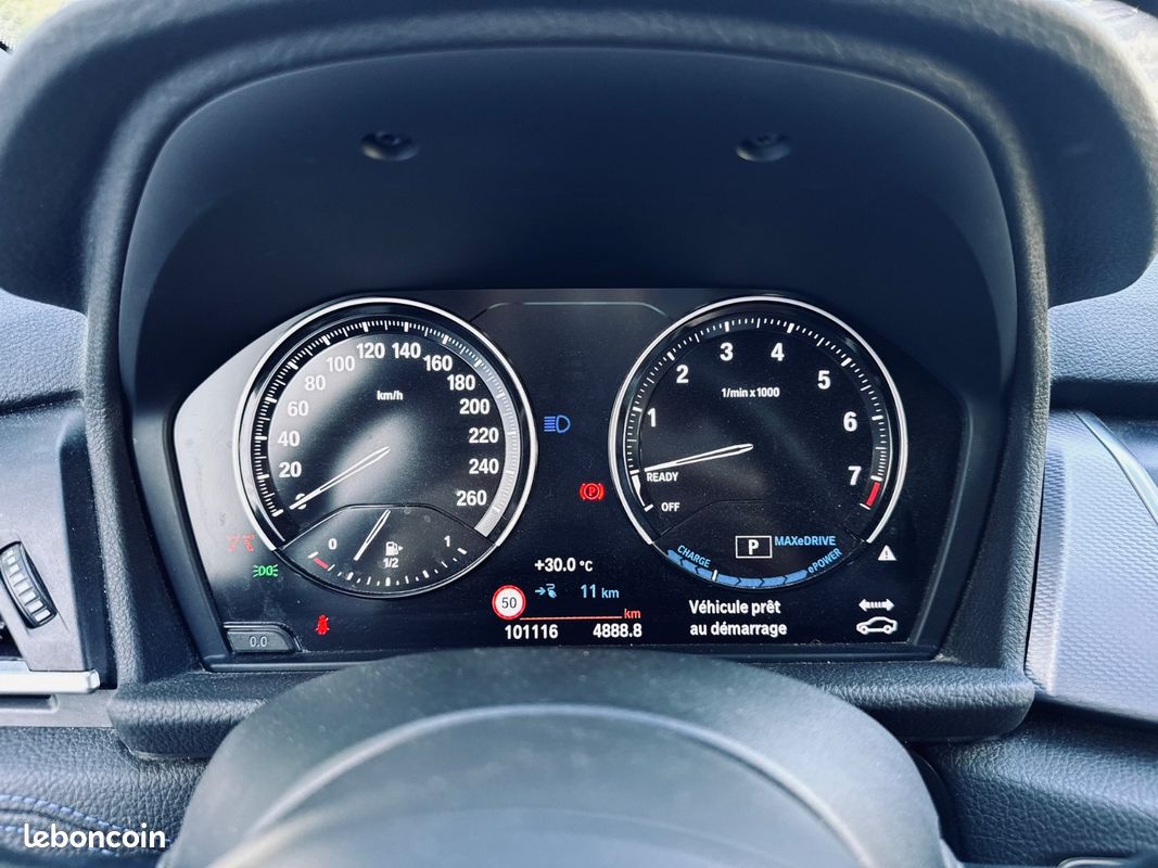 BMW SERIE 2 Active Tourer 1.5L 220CH 225 xe M Sport + SIEGES CHAUFFANTS + AFFICHAGE TETE HAUTE + HARMAN KARDON + CAMERA DE RECUL + GARANTIE 12 MOIS (image 22)