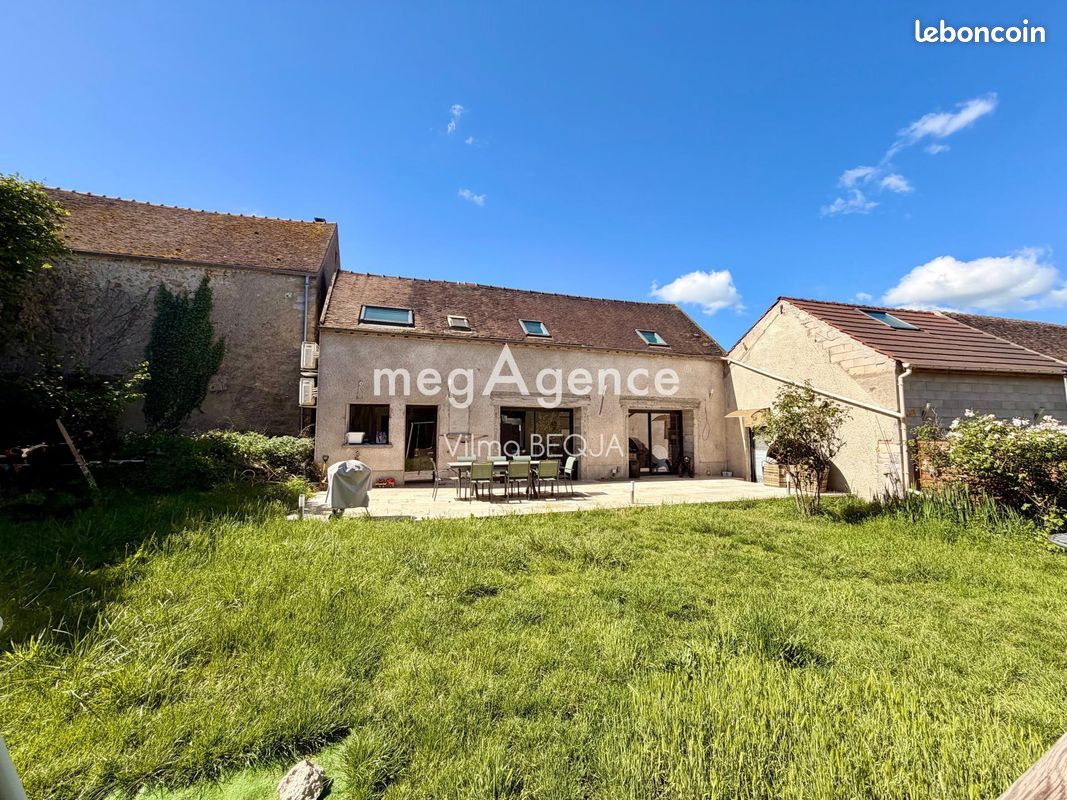 Maison 9 pièces 246 m² · à Villeblevin · 246 m² · 382 000 €