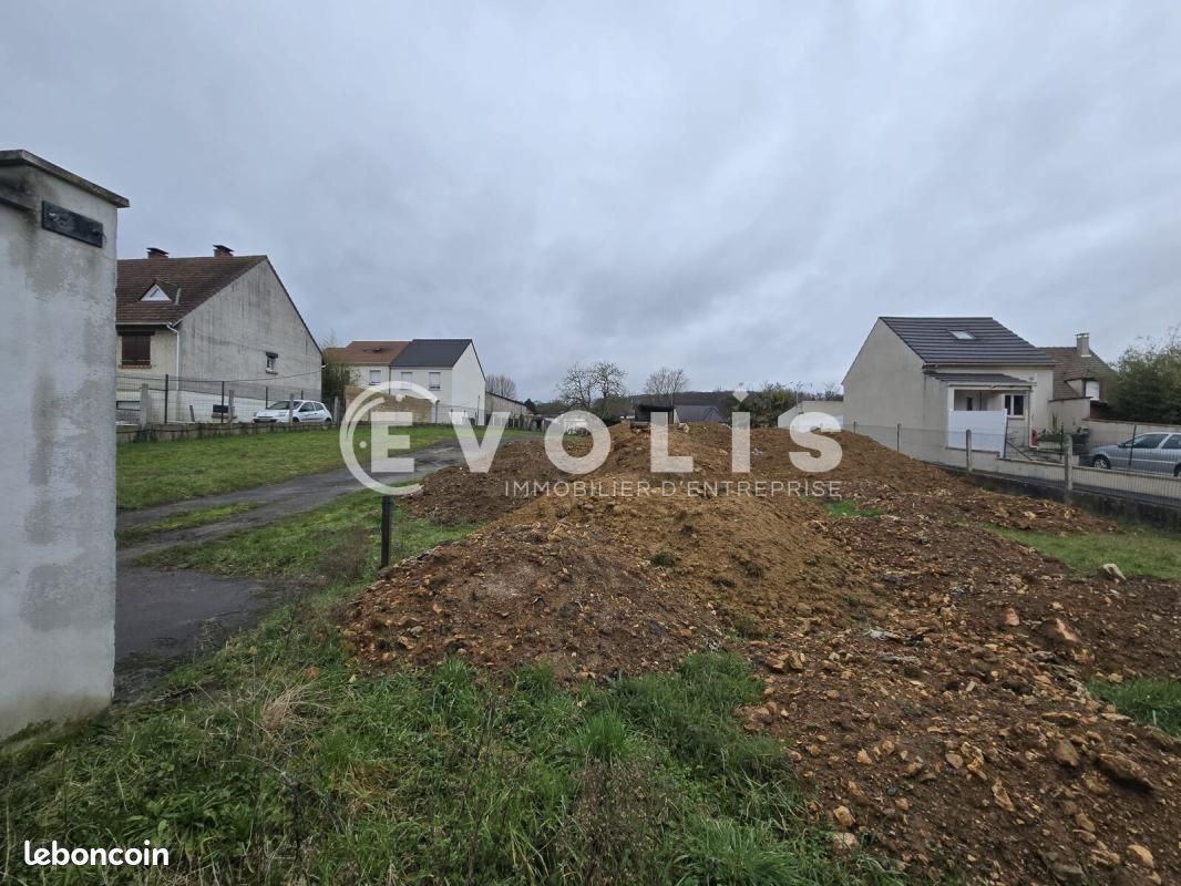 Terrain 2 700 m² Linas · 1 100 000 €