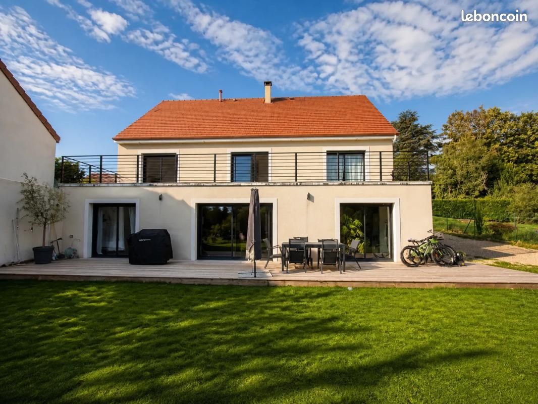 Maison 8 pièces 198 m² · à Louye · 198 m² · 596 000 €