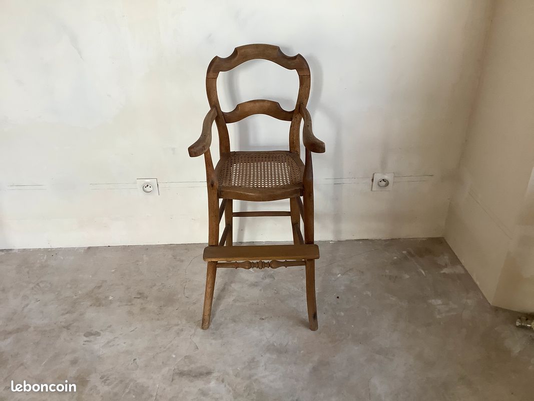 Ancienne chaise bébé en bois (image 1)