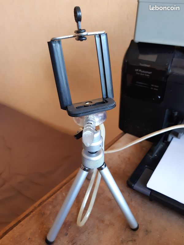 Trépieds gris avec support universel pour téléphone portable (image 1)