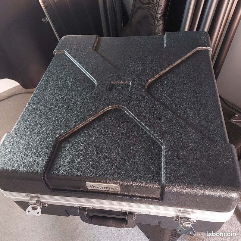 Table de mixage soundcraft signature 16 + flightcase (image 3)