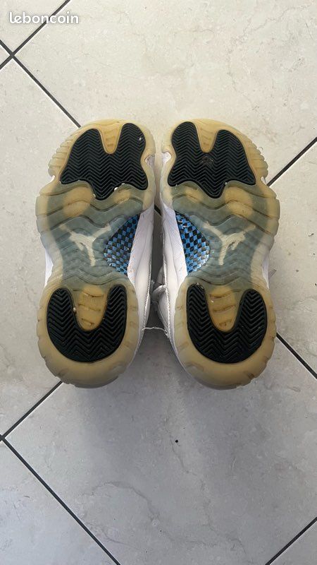 Jordan 11 low legend blue taille 42 Chaussures