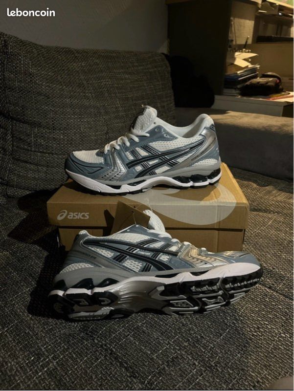 ✨ ASICS Gel-Kayano 14 – Bleu & Blanc – Taille 42 – Neuf ✨ (image 3)