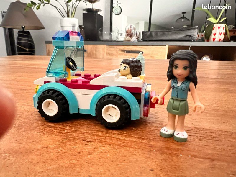 Lego Friends Emma et sa voiture (image 2)