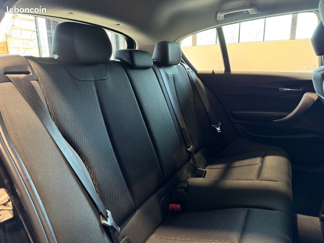 BMW SERIE 1 120I DKG 177 CH PHASE II - URBAN CHIC - VOLANT SPORT - JA 18 - FEUX TEINTÉS - ECHAPPEMENT SPORt (image 9)