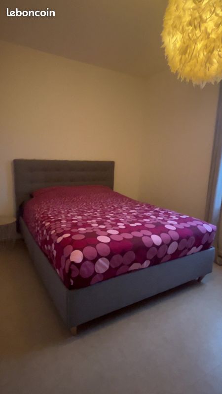 Lit 140x200 en excellent état (sans sommier ni matelas) (image 2)