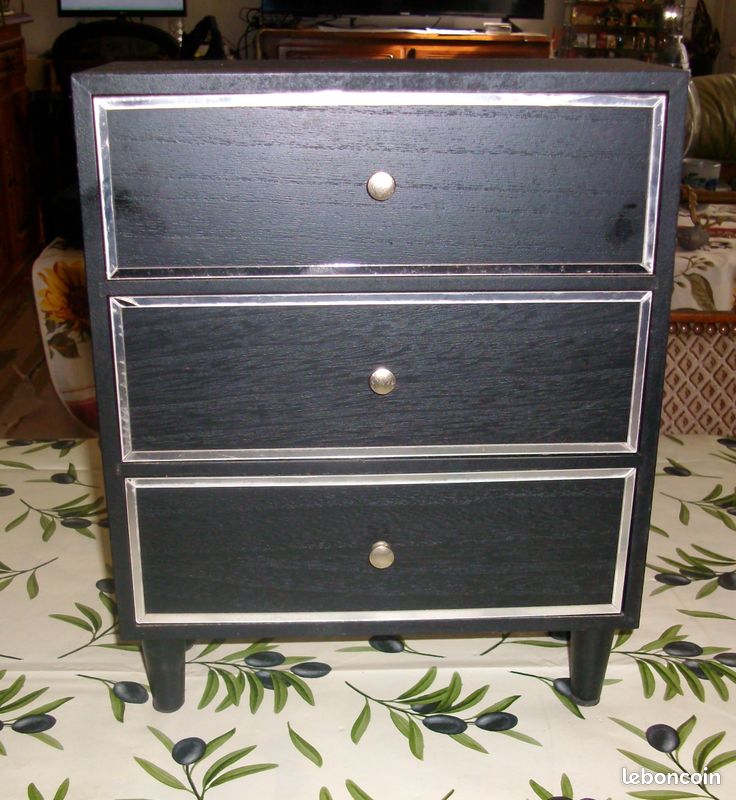 Petit meuble de rangement (image 1)
