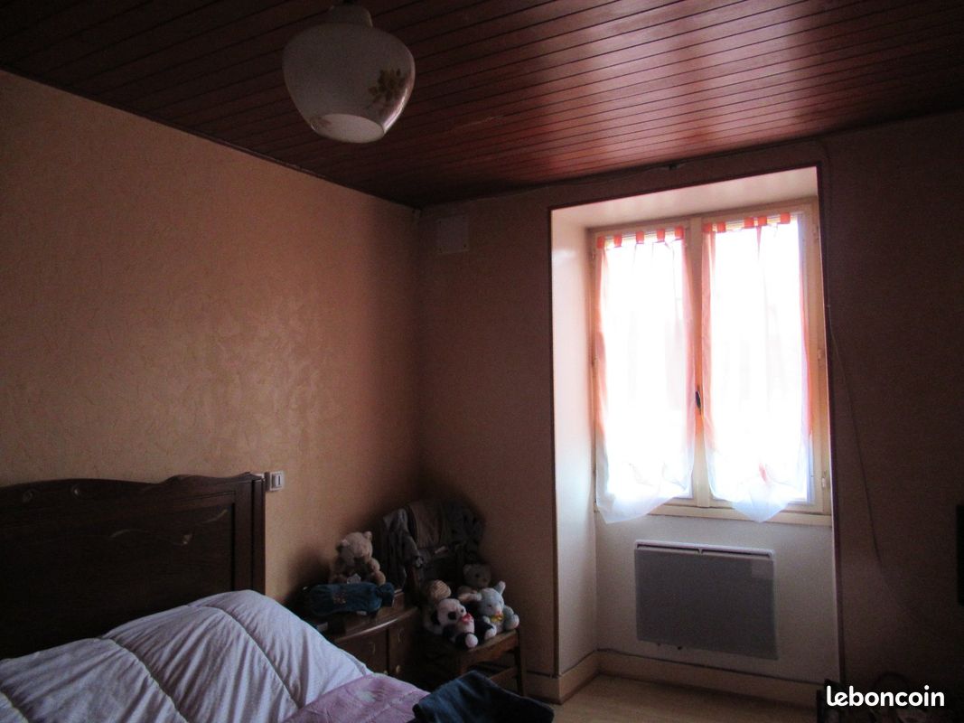 Maison 6 pièces 120 m² - Lezay 79120 (image principale 5)