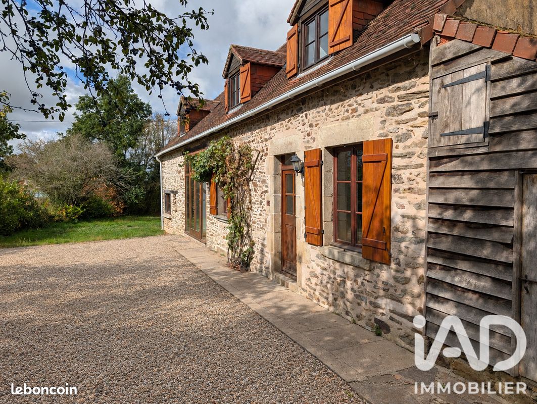 Maison 7 pièces 166 m² · à Lourdoueix-Saint-Michel · 166 m² · 225 000 €