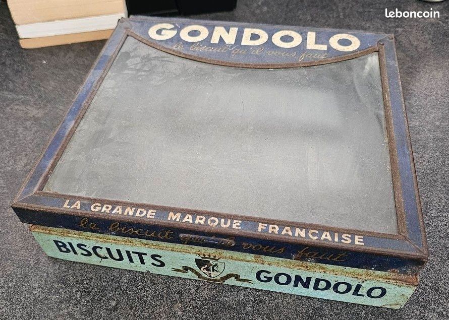 ANCIENNE RARE BOÎTE en carton avec dessins variés à décors asiatiques