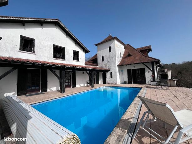 Maison 8 pièces 260 m²