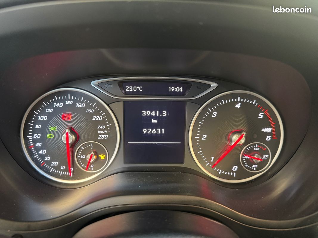 MERCEDES CLASSE B 180 d Intuition (image 15)