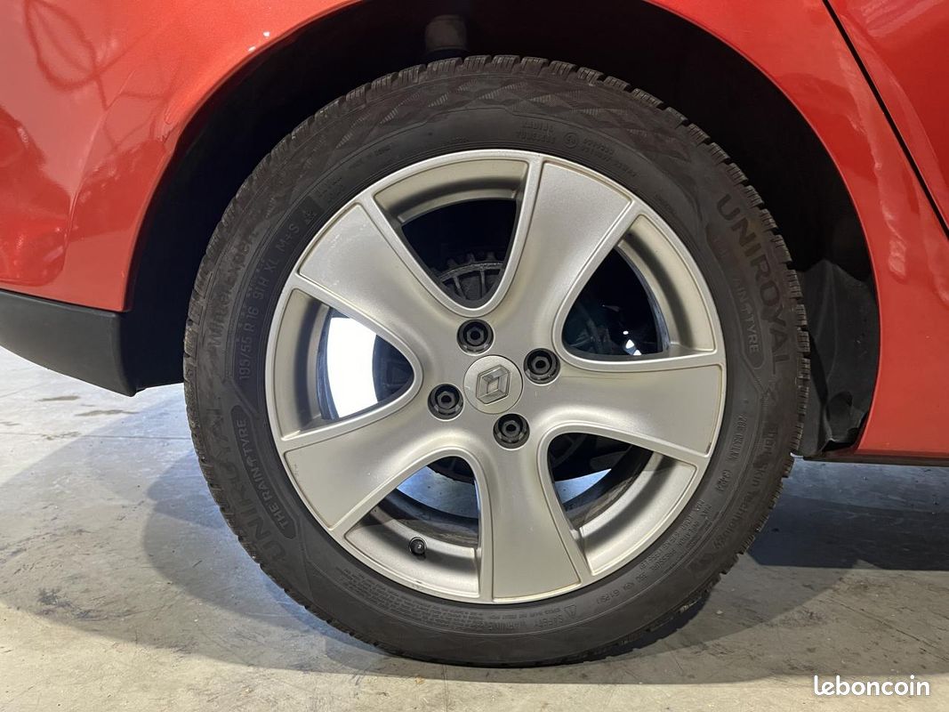 RENAULT CLIO Clio Estate 0.9L TCe - 90CH Intens - REGULATEUR - NAVIGATION - CLIM AUTO (image 21)