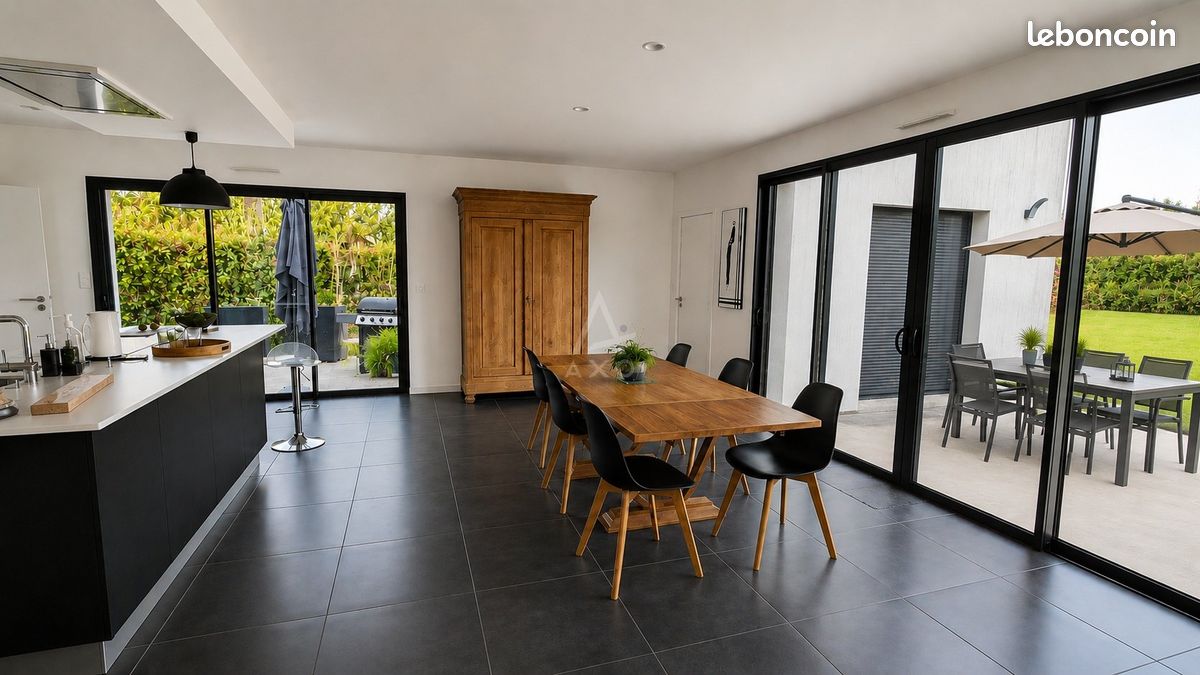 Maison 10 pièces 251 m² · à Feneu · 251 m² · 755 550 €