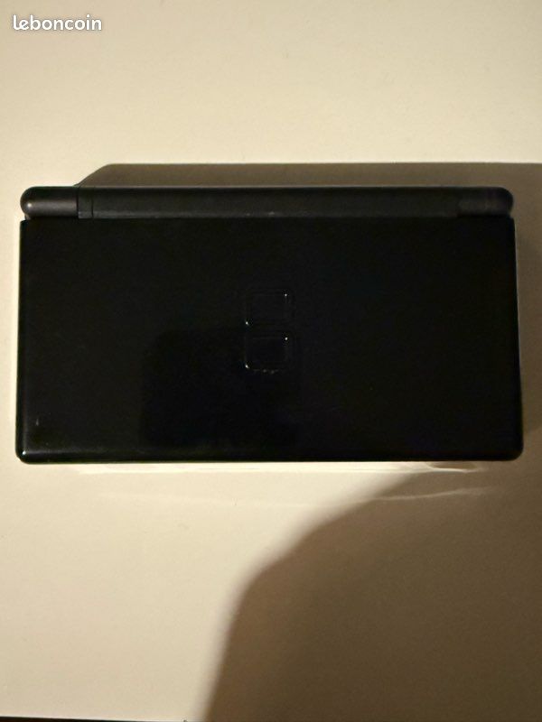 Lot Nintendo DS Lite (noire et blanche) + pack de jeux + housse (image 4)