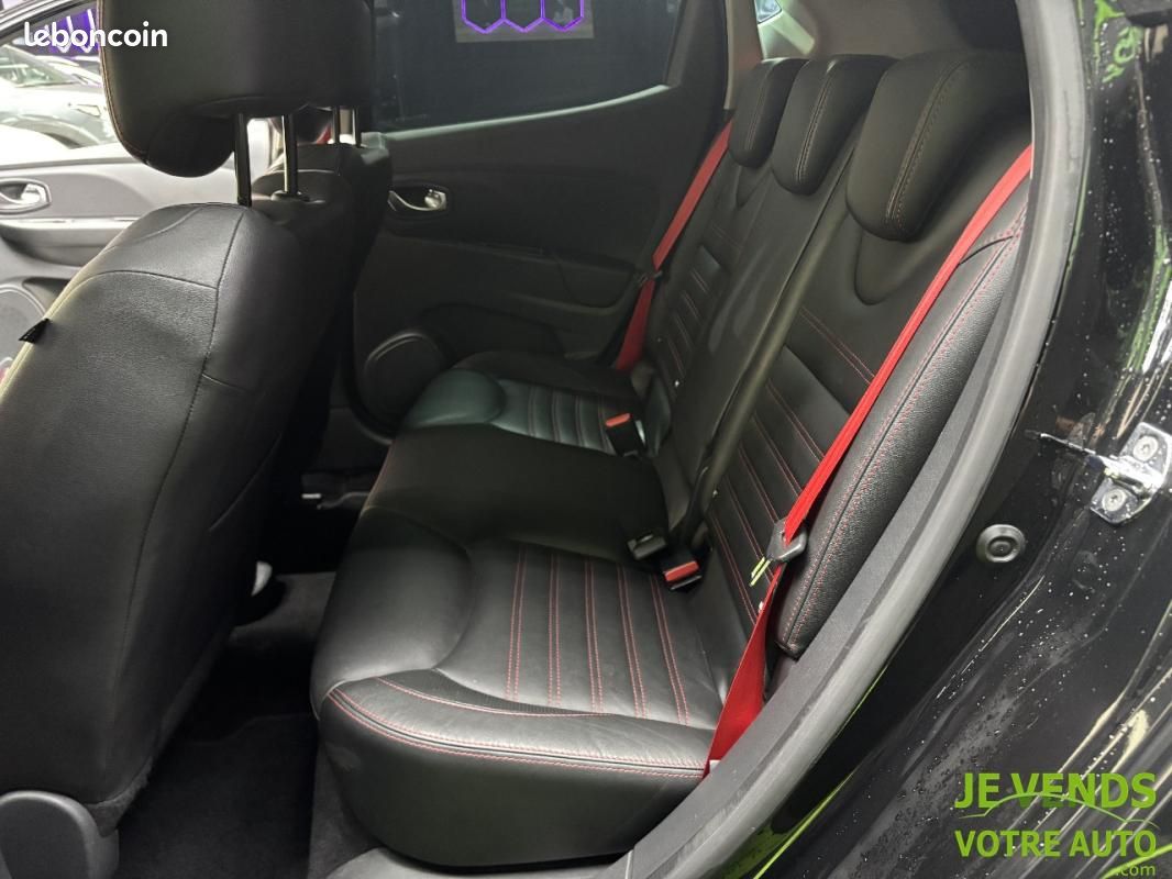 Renault Clio 1.6 T 220ch RS Trophy EDC 5p (image 21)