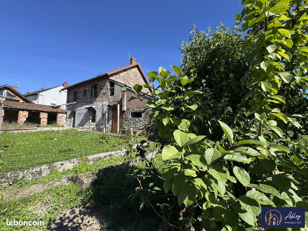 Maison 3 pièces 100 m² · à Ydes · 100 m² · 84 000 €