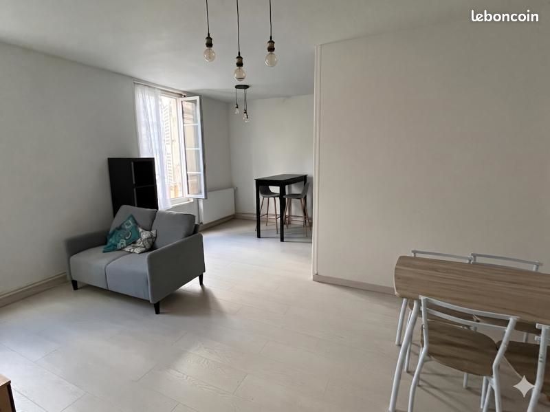 Appartement 2 pièces 48 m² · à Fontenay-le-Comte · 48 m² · 490 €