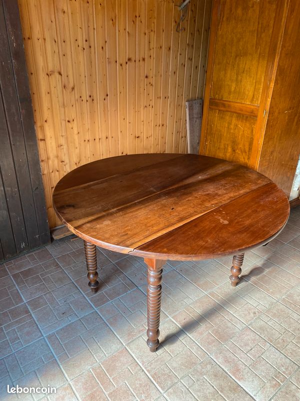 Table ronde ancienne (image 1)