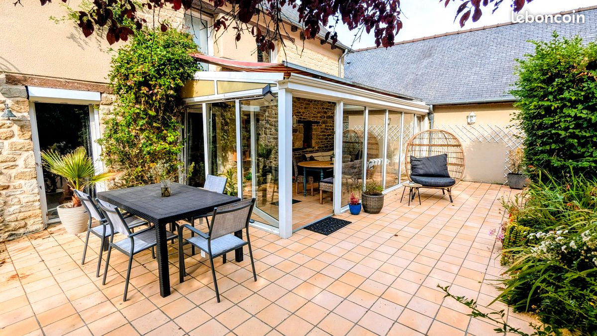 Maison 8 pièces 181 m² · à Saint-Juvat · 181 m² · 320 000 €