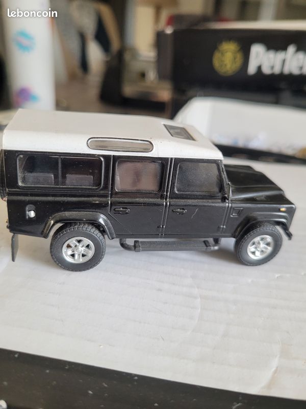 Miniature Land Rover Defender 1/43 - Collection