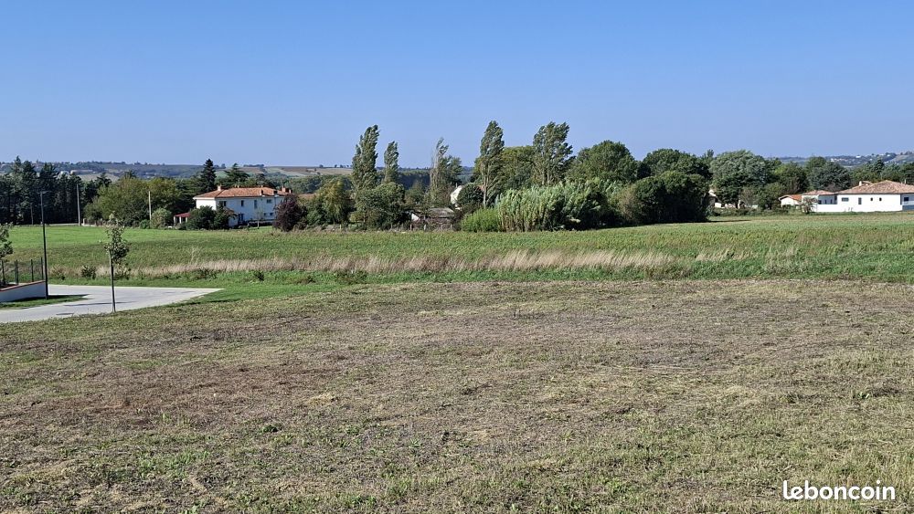 Beau terrain constructible 1000M2 à Villenouvelle 31290 · 139 000 €