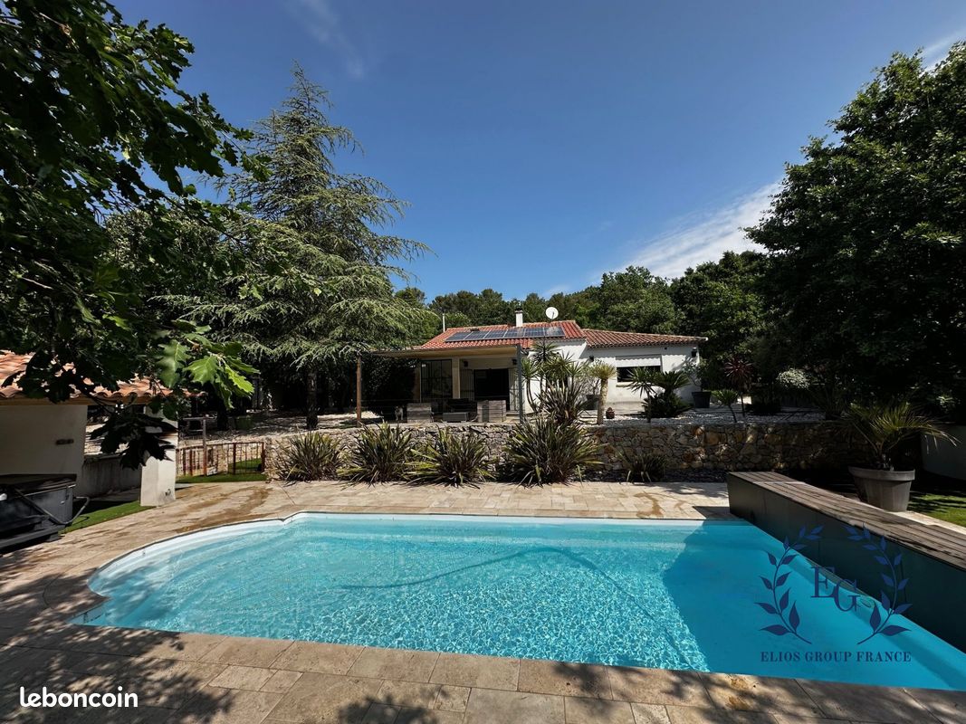 Maison 7 pièces 207 m² · à La Roquebrussanne · 207 m² · 689 000 €