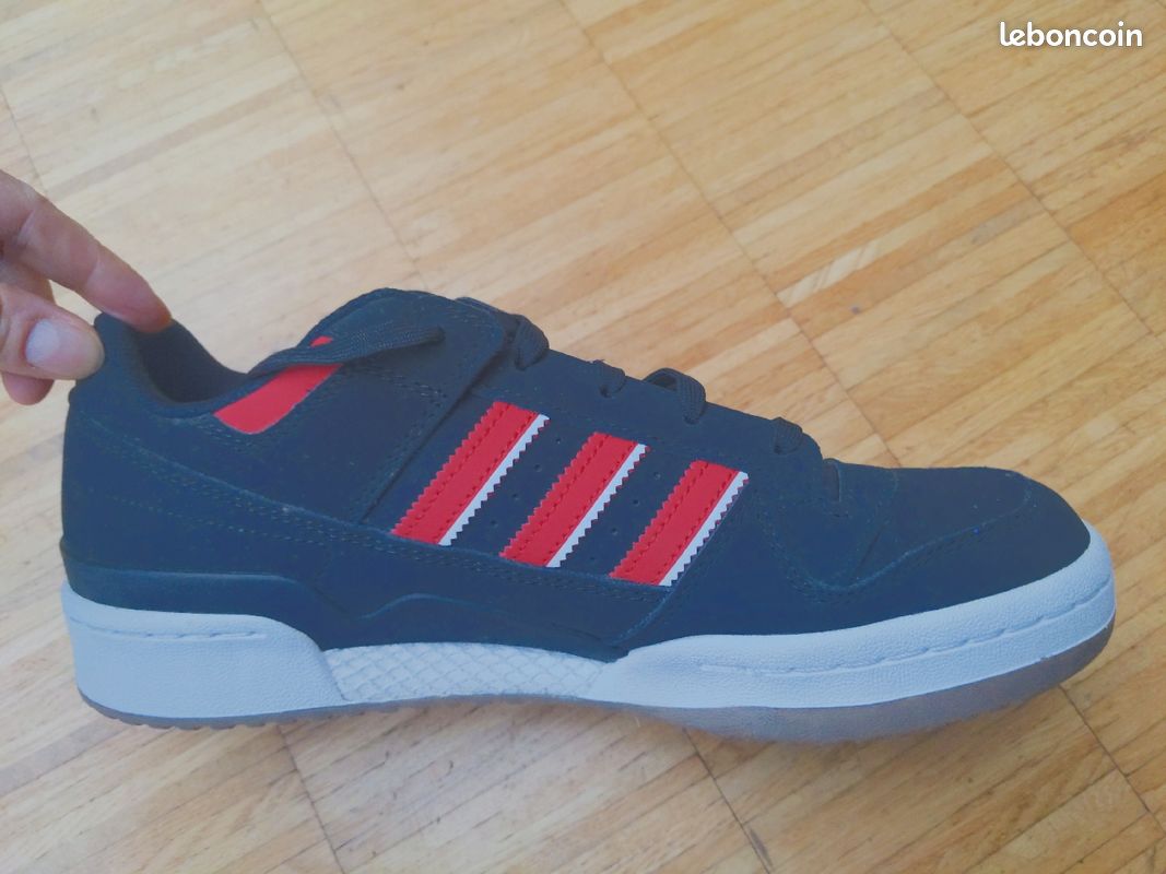 Superbes Adidas Forum Low CL 44 2/3 NEUVES Chaussures