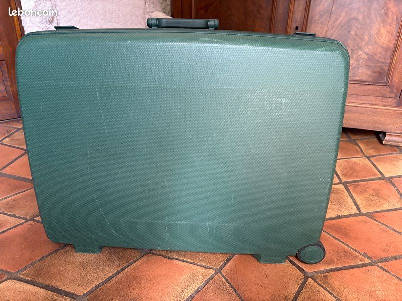Valise DELSEY à code pour fermeture (image 1)