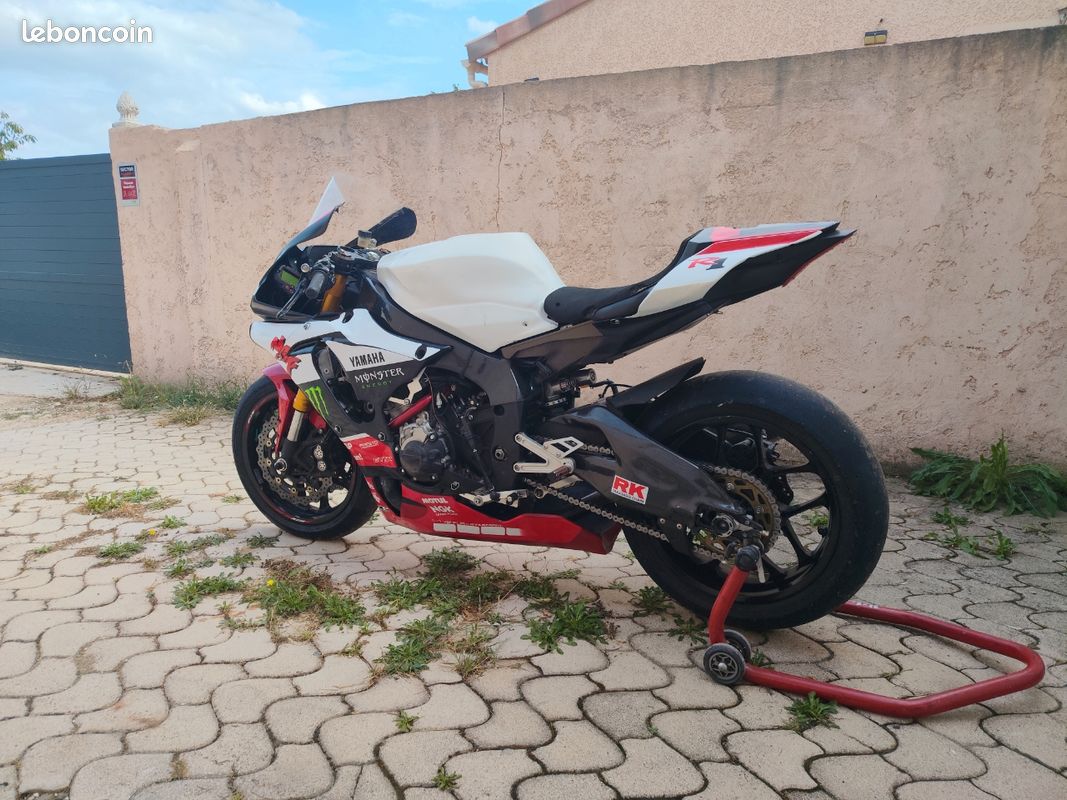 Yamaha R1 full piste (image 3)