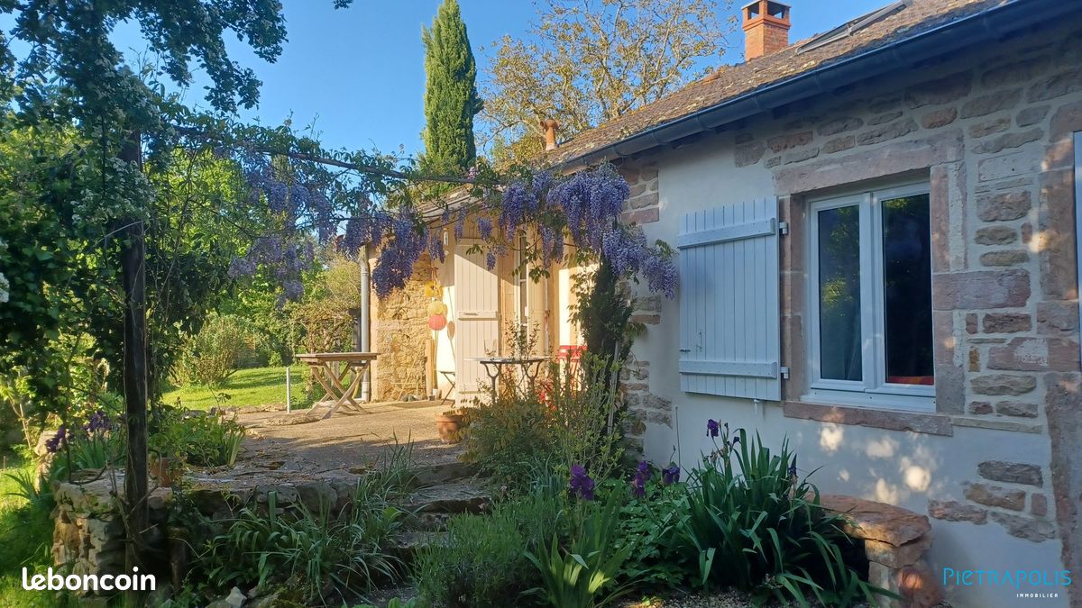 Maison 10 pièces 299 m² · à La Genête · 299 m² · 497 000 €