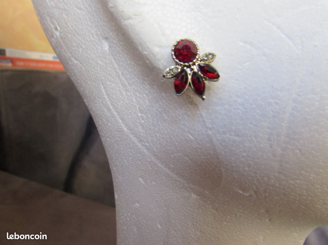 Boucles d'oreilles rouges (image 1)