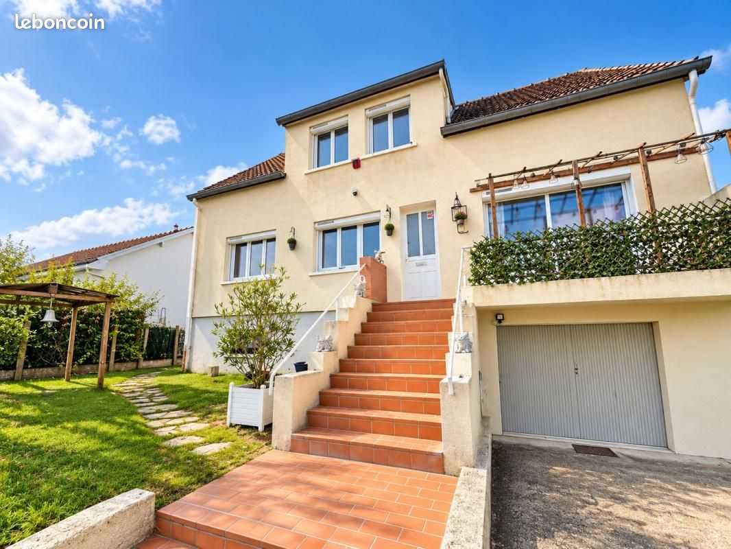Maison 8 pièces 137 m² · à Lèves · 137 m² · 383 250 €