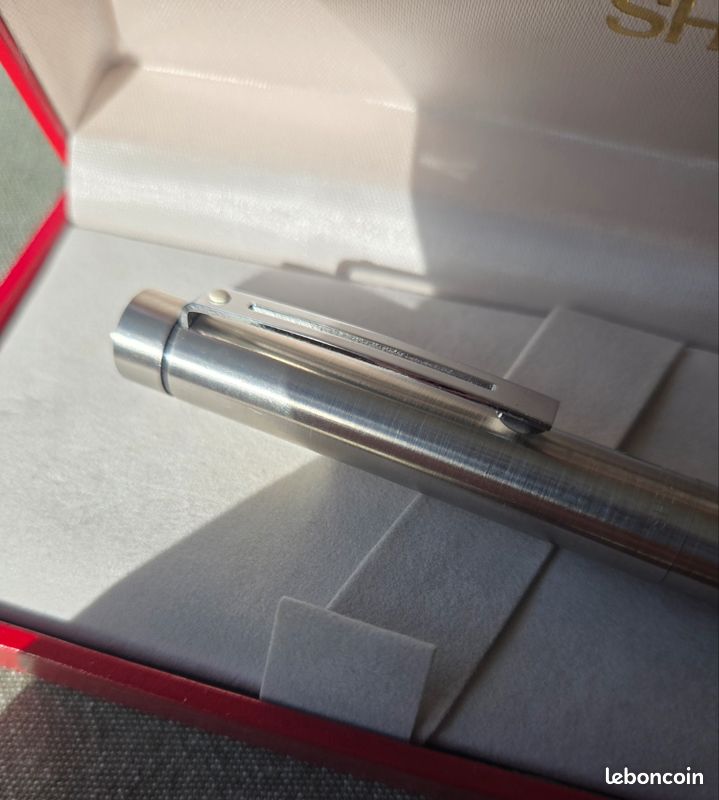 Stylo Plume SHEAFFER TARGA - Corps Argent Massif, Plume En Or 18 Carats - Modèle M306