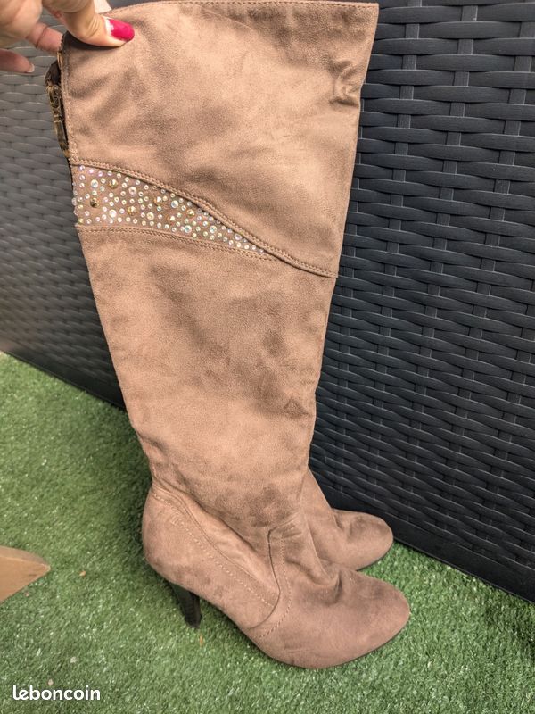 Bottes hautes en daim avec talon cubain - taupe | Bottes hautes