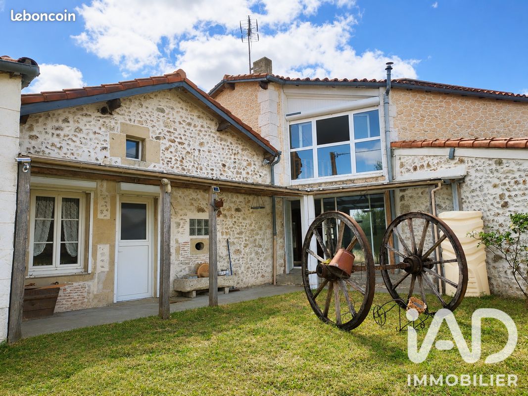 Maison 4 pièces 165 m² · à Alloue · 165 m² · 131 000 €