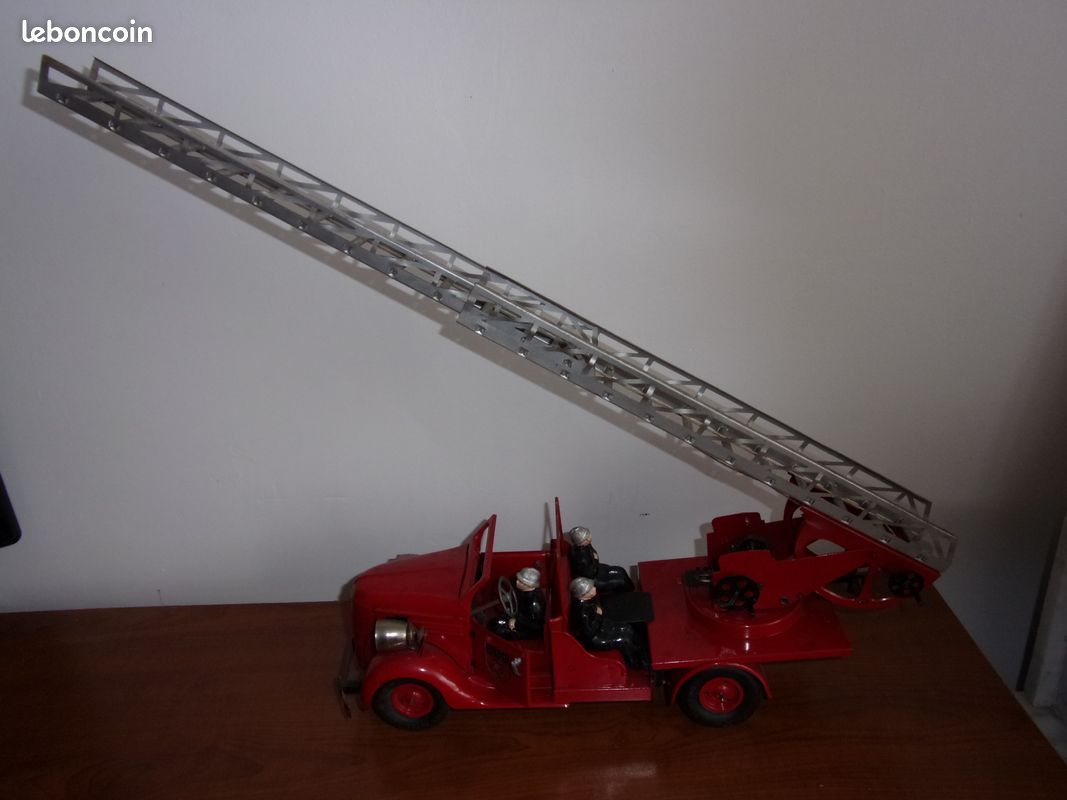Véhicules de pompiers - Jouets Anciens de Collection