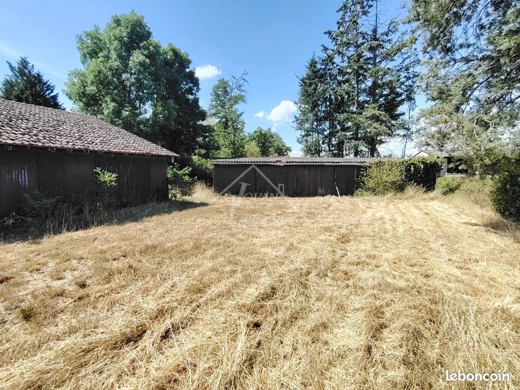 Terrain 1093 m² · à Bourbon-Lancy · 1 093 m² · 17 000 €