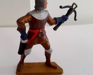STARLUX - MOYEN AGE - AVEC EPEE ET BOUCLIER