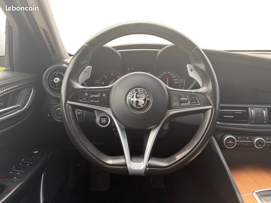ALFA ROMEO GIULIA 2.2 JTD 180 LUSSO AT 180Ch Garantie 12 mois (image 9)