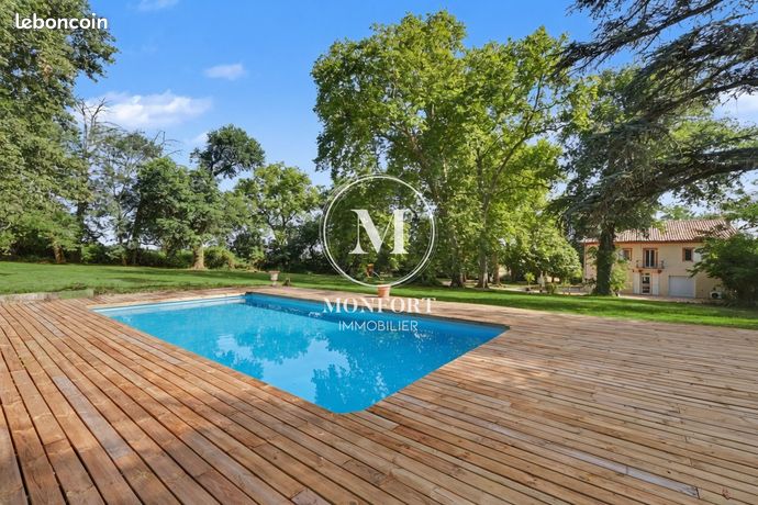 Maison 8 pièces 310 m²